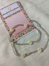 Load image into Gallery viewer, Beaded Daisy Choker Necklaces for Her

