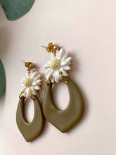 Load image into Gallery viewer, Daisies Dangle Earrings
