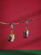 Load image into Gallery viewer, Pink Real Rose Earings.
