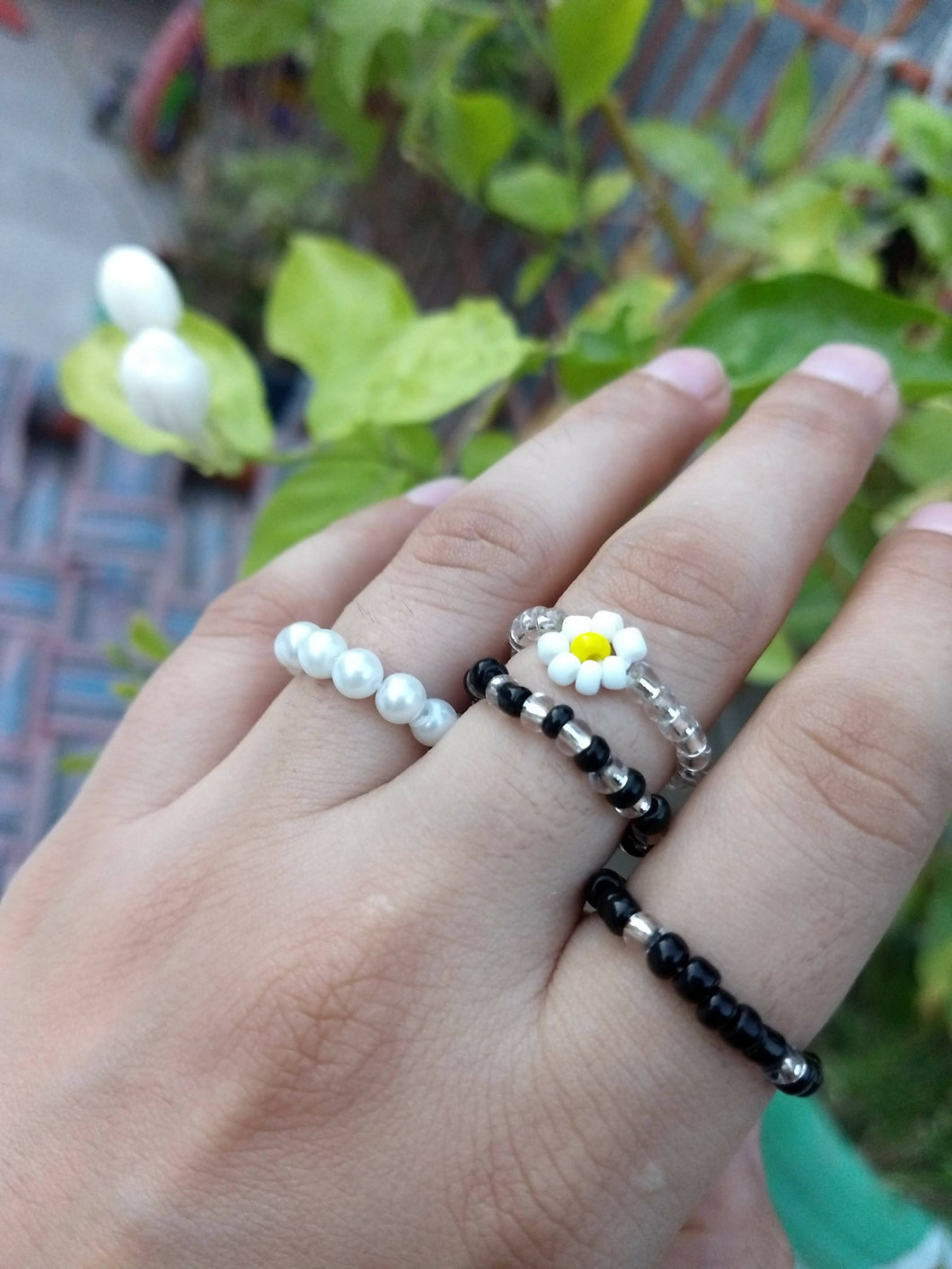 Set of 4 Minimalist Rings | Cute Beaded Daisy Ring | Black n White | Pearl Rings | Fashion Jewelry